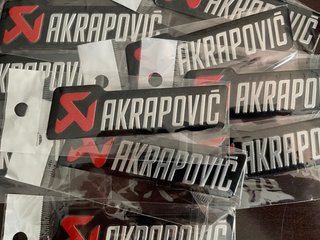 Pegatina escape Akrapovic