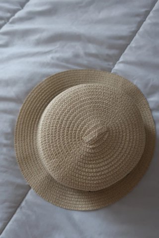 Sombrero de paja con lazo negro