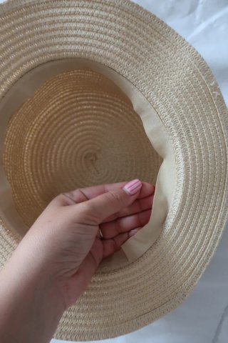 Sombrero de paja con lazo negro