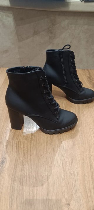 Botines negros tacón alto