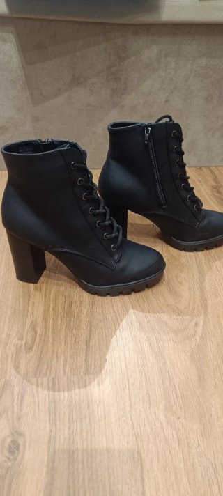 Botines negros tacón alto