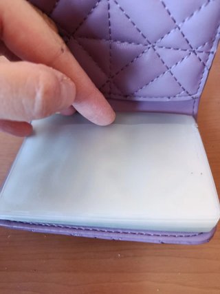 Cartera morada acolchada