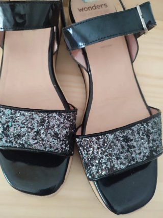 Sandalias Wonder Plataforma Negro Brillo