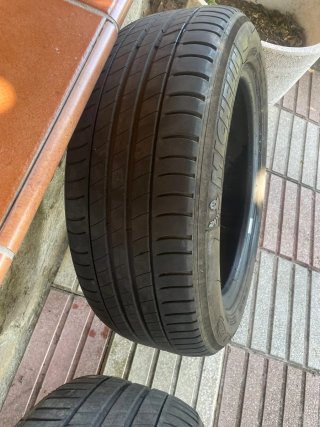 Ruedas Michelin y Bridgestone 205