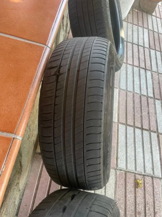 Ruedas Michelin y Bridgestone 205