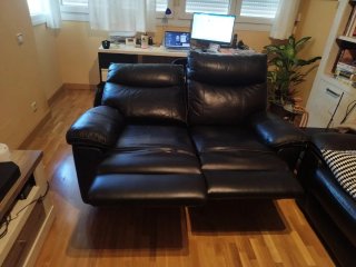 Sofá de piel negro