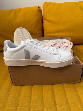 Zapatillas Veja Hombre Blancas y Grises Nuevas