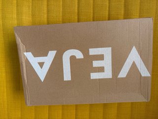 Zapatillas Veja Hombre Blancas y Grises Nuevas