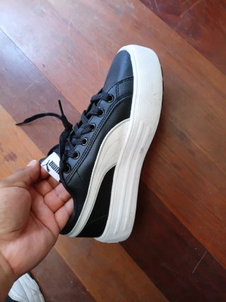 Zapatillas Puma Negras y Blancas