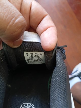 Zapatillas Puma Negras y Blancas