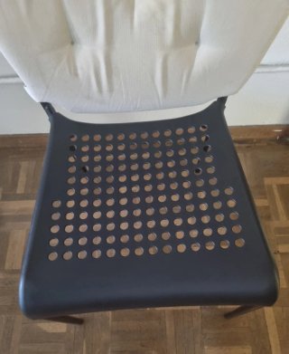 Silla IKEA ADDE Negra con Cojín Beige