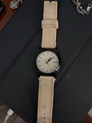 Reloj Nixon Negro y Beige