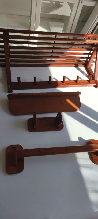 Accesorios Baño: Pila, Espejo y Estantes Madera