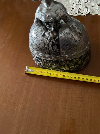 Figura de resina con acabado plateado Menina
