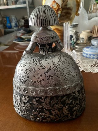 Figura de resina con acabado plateado Menina