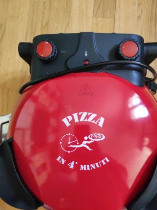Horno de pizza Ariete rojo