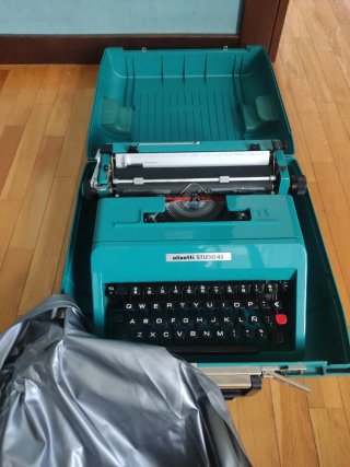 Máquina de escribir Olivetti Studio 45