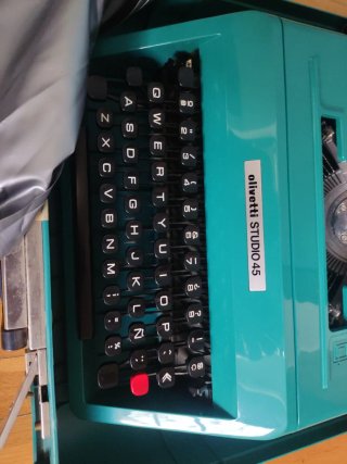 Máquina de escribir Olivetti Studio 45