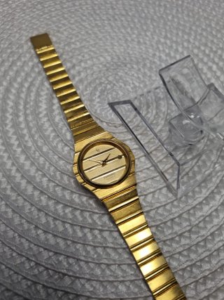 Reloj Consort Dorado