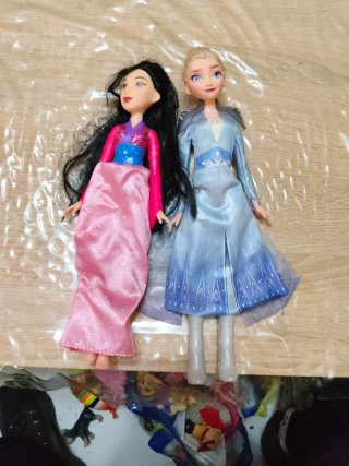 Muñecas Elsa y Mulan