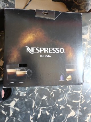 Cafetera Nespresso Inissia Roja