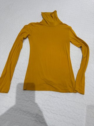 Blusa cuello alto Mango amarillo