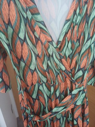 Mono de verano estampado hojas