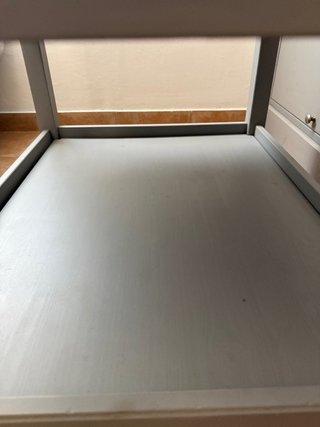 Mesa de centro Havsta en madera gris.