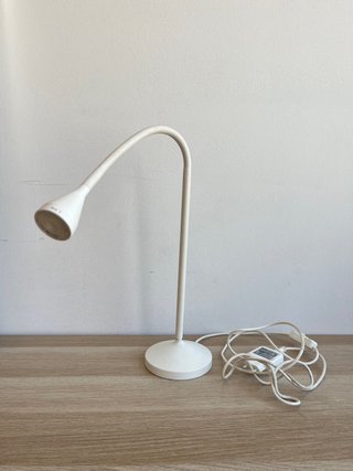 Lámpara flexo blanca
