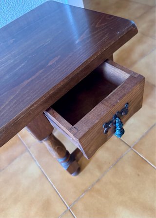 Mesita auxiliar de madera maciza