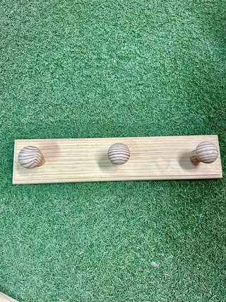 Percheros de madera sin barnizar