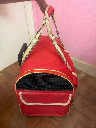 Transporte de perro pequeño con ruedas sin usar