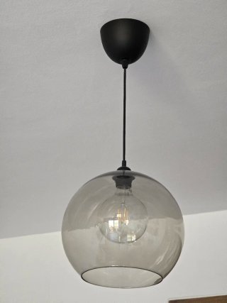 Lámpara colgante cristal ahumado Ikea.