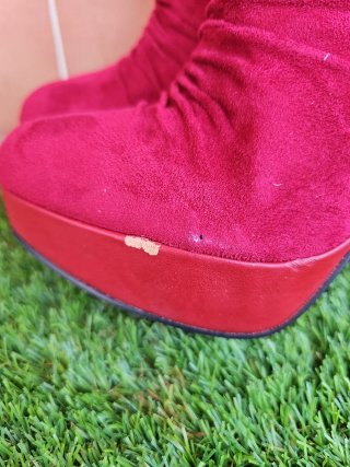 Botines de tacón rojos