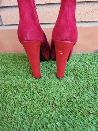 Botines de tacón rojos