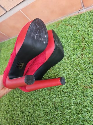 Botines de tacón rojos