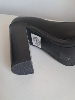 Zapatos de tacón ancho Calvin Klein negros