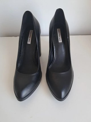 Zapatos de tacón ancho Calvin Klein negros