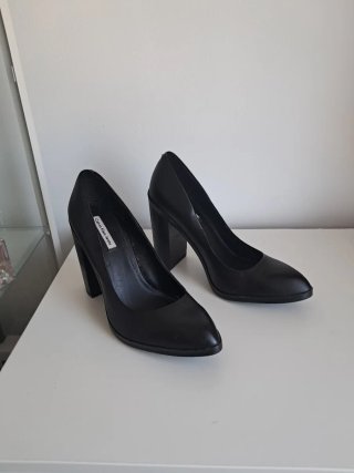 Zapatos de tacón ancho Calvin Klein negros
