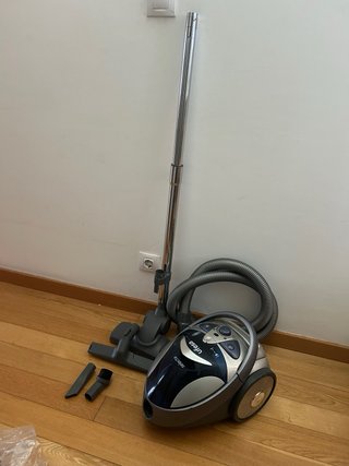 Aspiradora Ufesa Selecta con accesorios