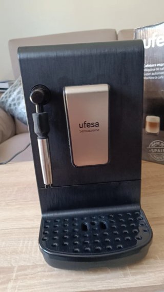 Cafetera superautomática Ufesa Sensazione