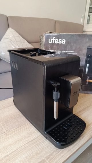 Cafetera superautomática Ufesa Sensazione
