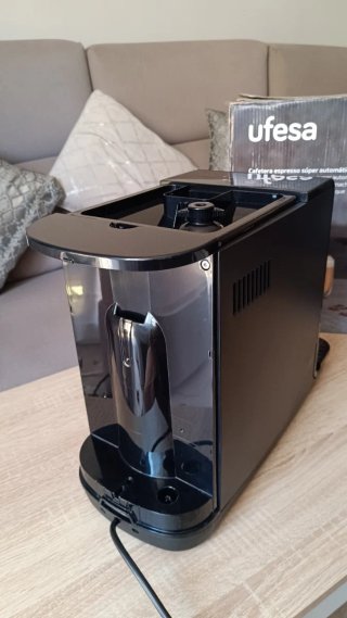 Cafetera superautomática Ufesa Sensazione
