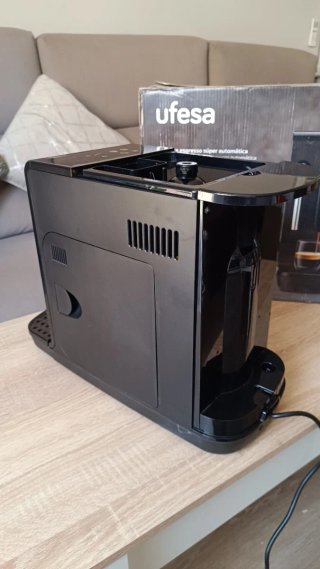 Cafetera superautomática Ufesa Sensazione