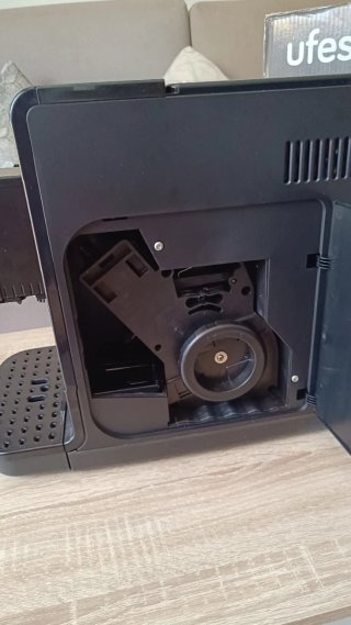 Cafetera superautomática Ufesa Sensazione