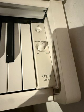 Piano Eléctrico Yamaha Arius YDP 144 Blanco