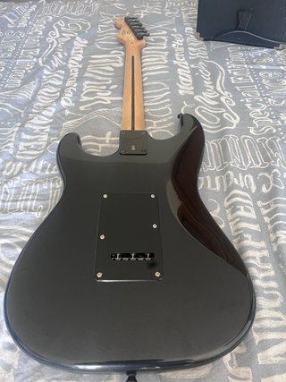 Guitarra Squier Stratocaster + Amplificador