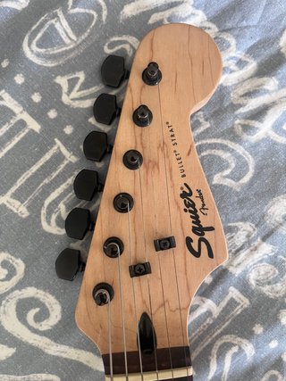 Guitarra Squier Stratocaster + Amplificador