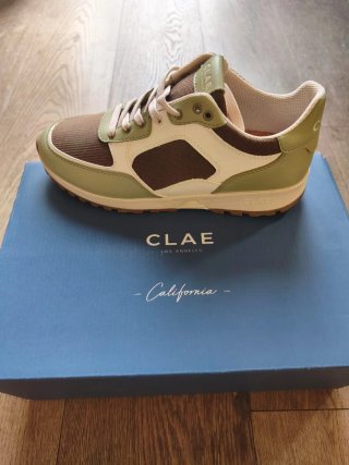 Zapatillas CLAE Mujer.