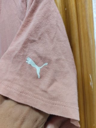 Camiseta Puma rosa con logo de felino